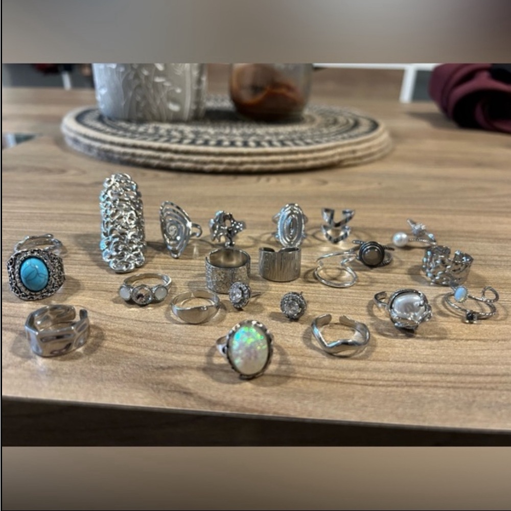 Necklace & lot of rings